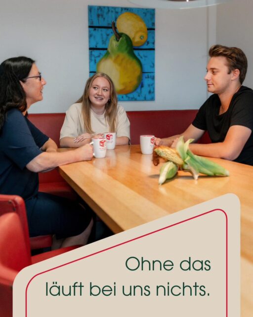 Was darf bei uns im Arbeitsalltag auf keinen Fall fehlen? 👀

☕ Guter Kaffee
🧮 Die Rechenmaschine
💻 Das DATEV Hilfe-Center
💬 Und natürlich die Gespräche zwischen Tür und Angel

Denn neben Zahlen, Daten und Fakten sind es vor allem die kleinen Dinge und der persönliche Austausch, die unseren Arbeitstag ausmachen.

📸spieker.fotografie

#Arbeitsalltag #Teamwork #Kanzleialltag